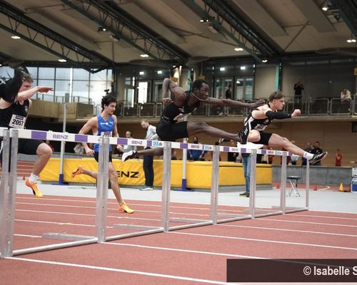 Viele PBs und Normen bei Hürden- und 200-Meter-Rennen an Tag 2 der BW Leichtathletik Hallen-Finals