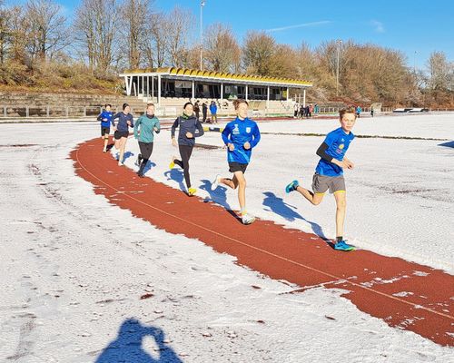 Flotter Cooper auf der freigekehrten Bahn